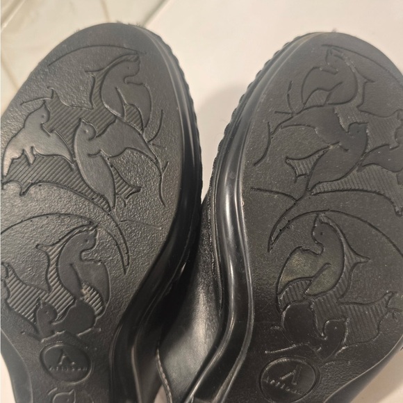 Clark Artisan Collection Woman’s Black Leather Mules Size 6.5 Clogs - Picture 8 of 9